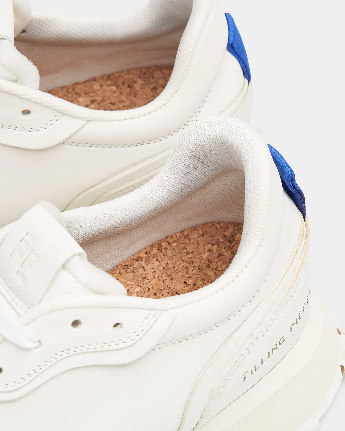 Filling Pieces Crease Runner 683