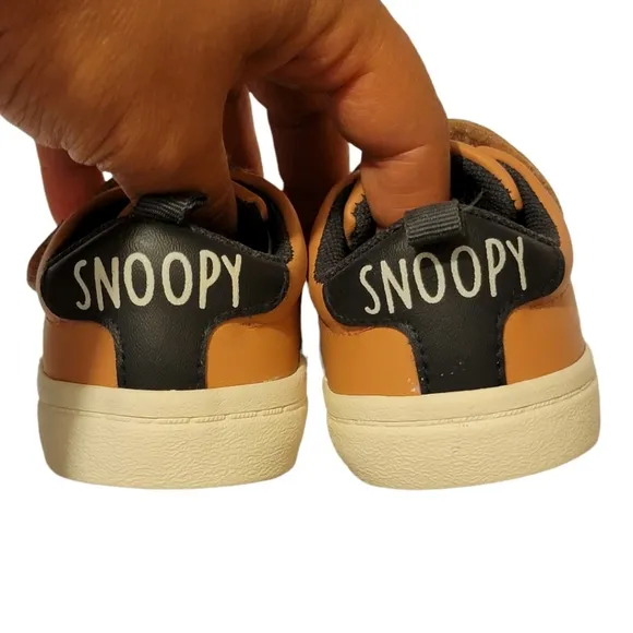H&amp;M Peanuts Snoopy Toddler Sneakers Size 2.5
