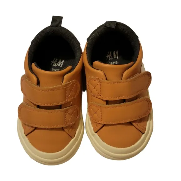H&amp;M Peanuts Snoopy Toddler Sneakers Size 2.5