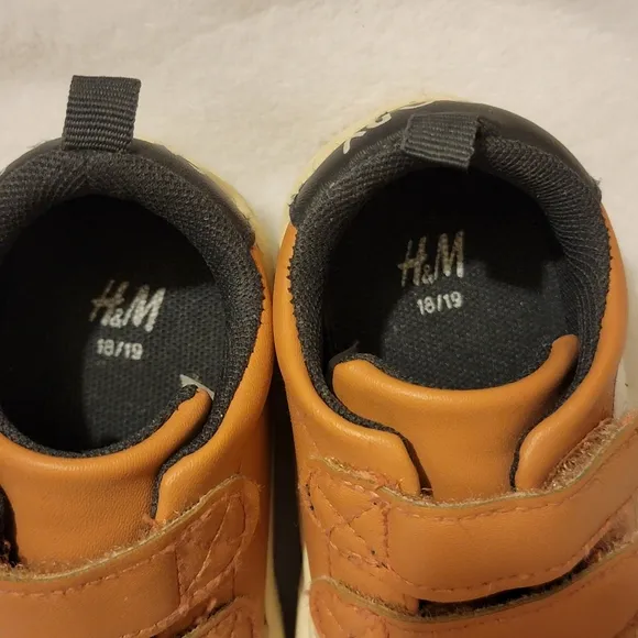 H&amp;M Peanuts Snoopy Toddler Sneakers Size 2.5