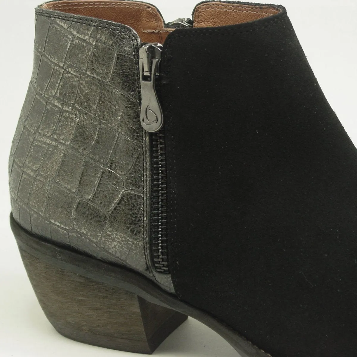 KA 18603 Black