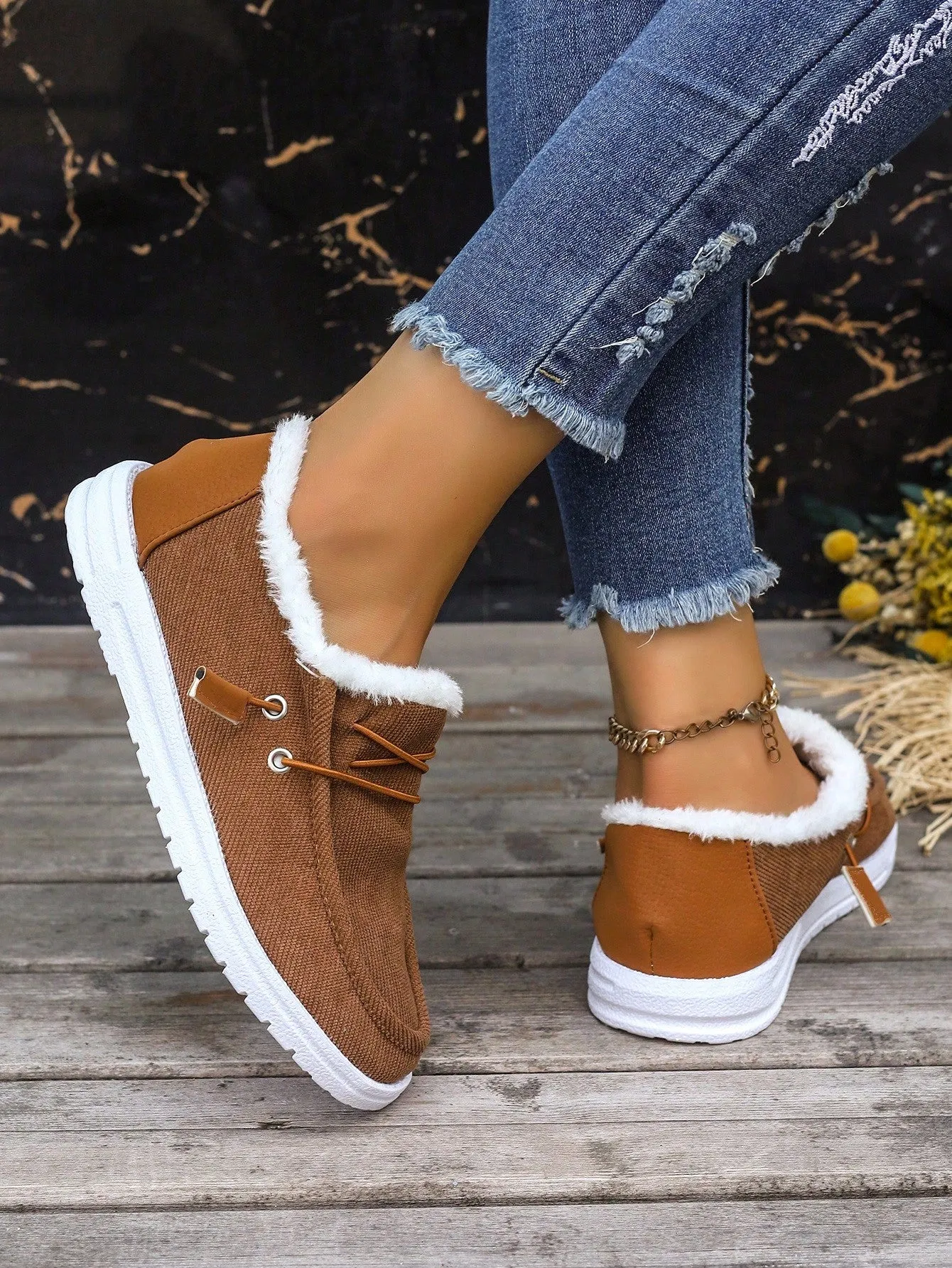 Ladies' Brown Corduroy Material Lace-up Flat Outdoor Casual Shoes With Plush Lining