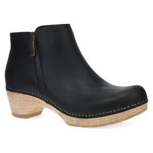 Lizanne (Black Oiled Pull Up)
