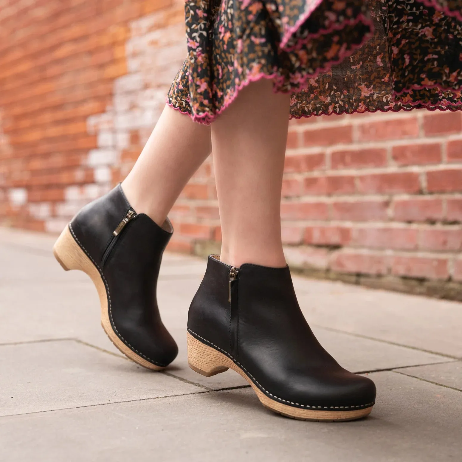 Lizanne (Black Oiled Pull Up)