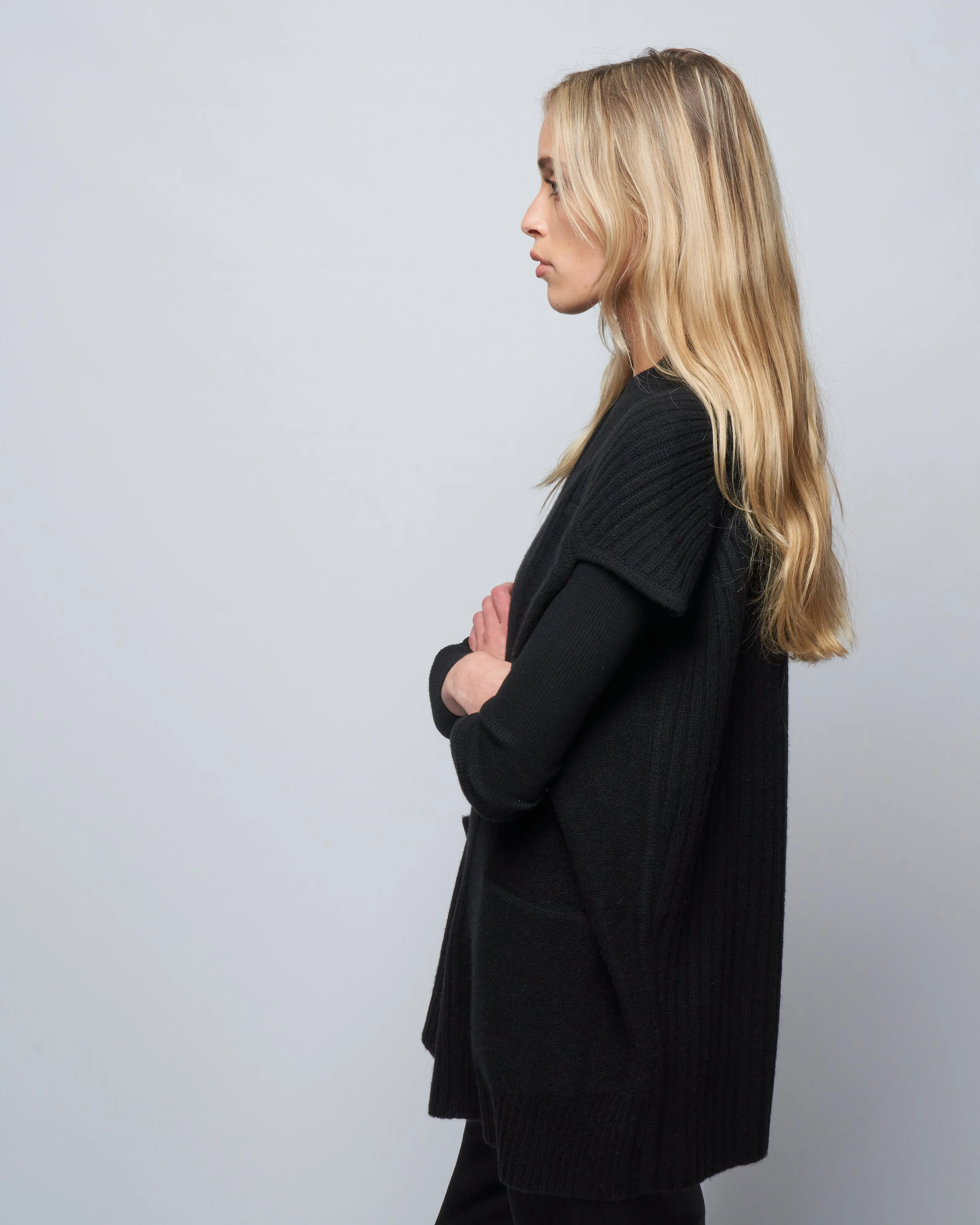 nian shrug- cashmere - black