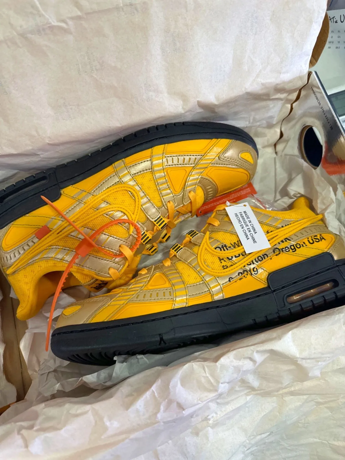 Nike CU6015 Air Rubber Dunk OW University Gold Trainers UK 10.5 👟