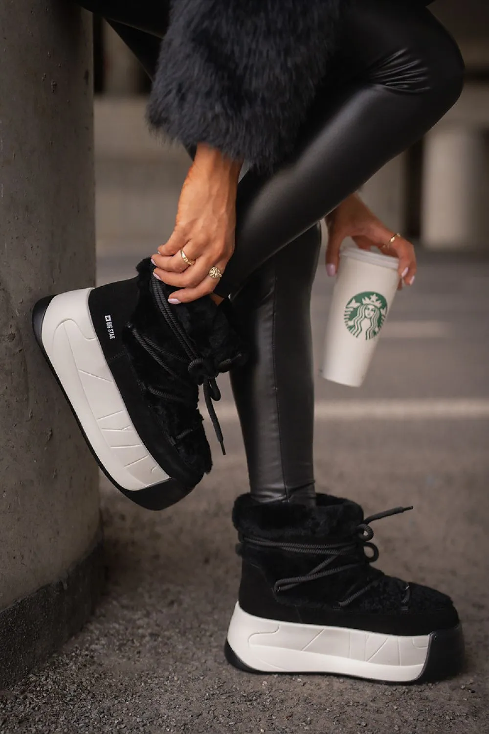 Snow boots