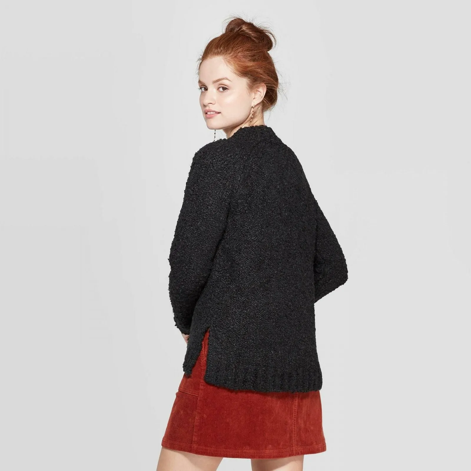 Universal Thread Women's Long Sleeve Pullover V-Neck Textured Boucle Sweater