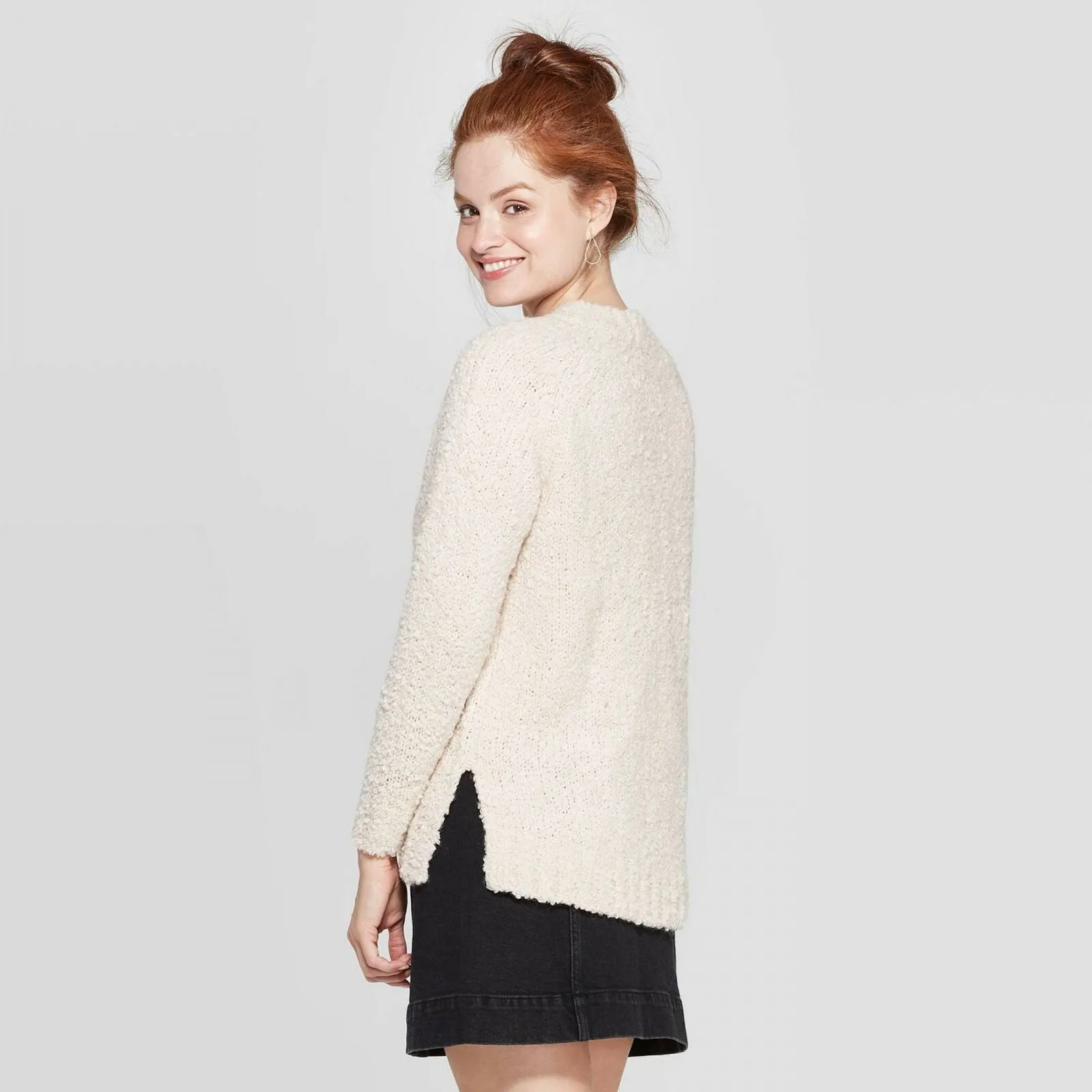 Universal Thread Women's Long Sleeve Pullover V-Neck Textured Boucle Sweater